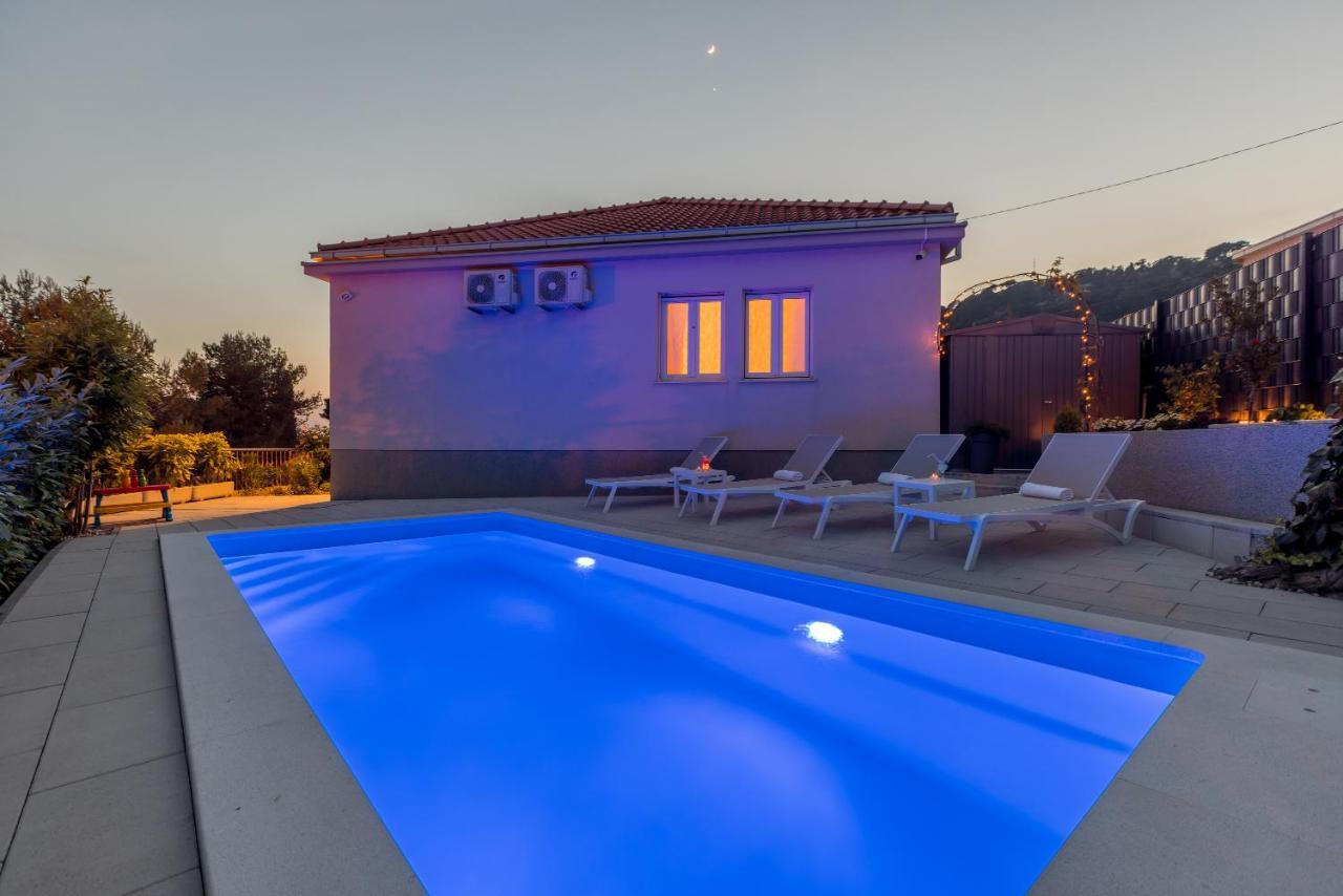 Villa Katess With Heated Pool Split Ngoại thất bức ảnh